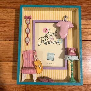 EXCELLENT CONDITION RUSS NOVELTY FRAME FOR GIRLS